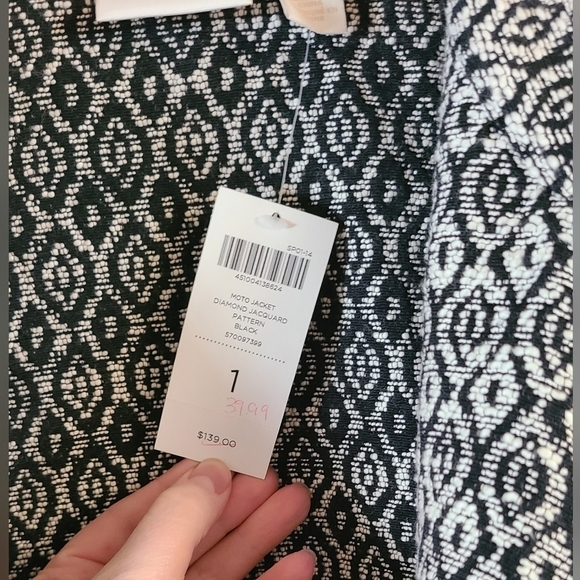 Chico’s Diamond Jacquard Moto Jacket Black/White - Women's Size 1/ Medium/ 8 - Picture 9 of 13